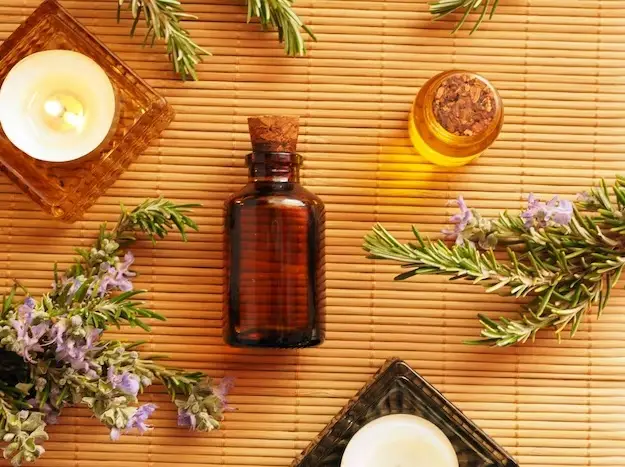 óleo de amêndoas cosméticos
